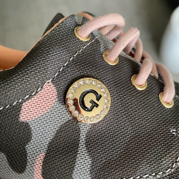 Guess Camo Print Sneakers - Picture 7 of 7